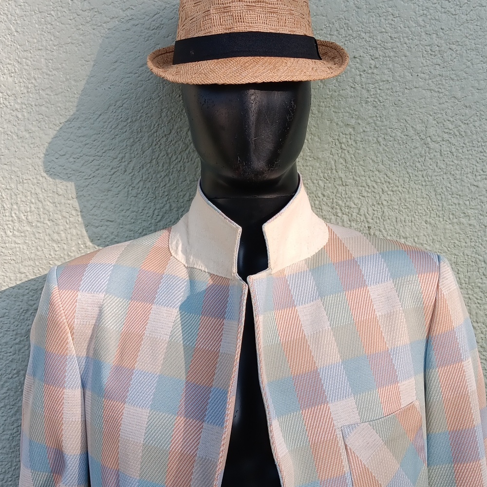 J.C. PENNY MEN'S VINTAGE LIGHT BLUE & SOFT PINK  PLAID SPORT COAT (USA)